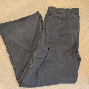 American Eagle Outfitters Women's Gray Cargo Pants short